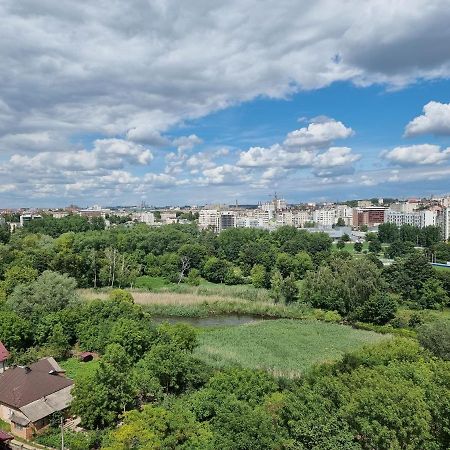 Світло Цілодобово Просторі Апартаменти Біля Гідропарку Топільче Ternopil Eksteriør billede