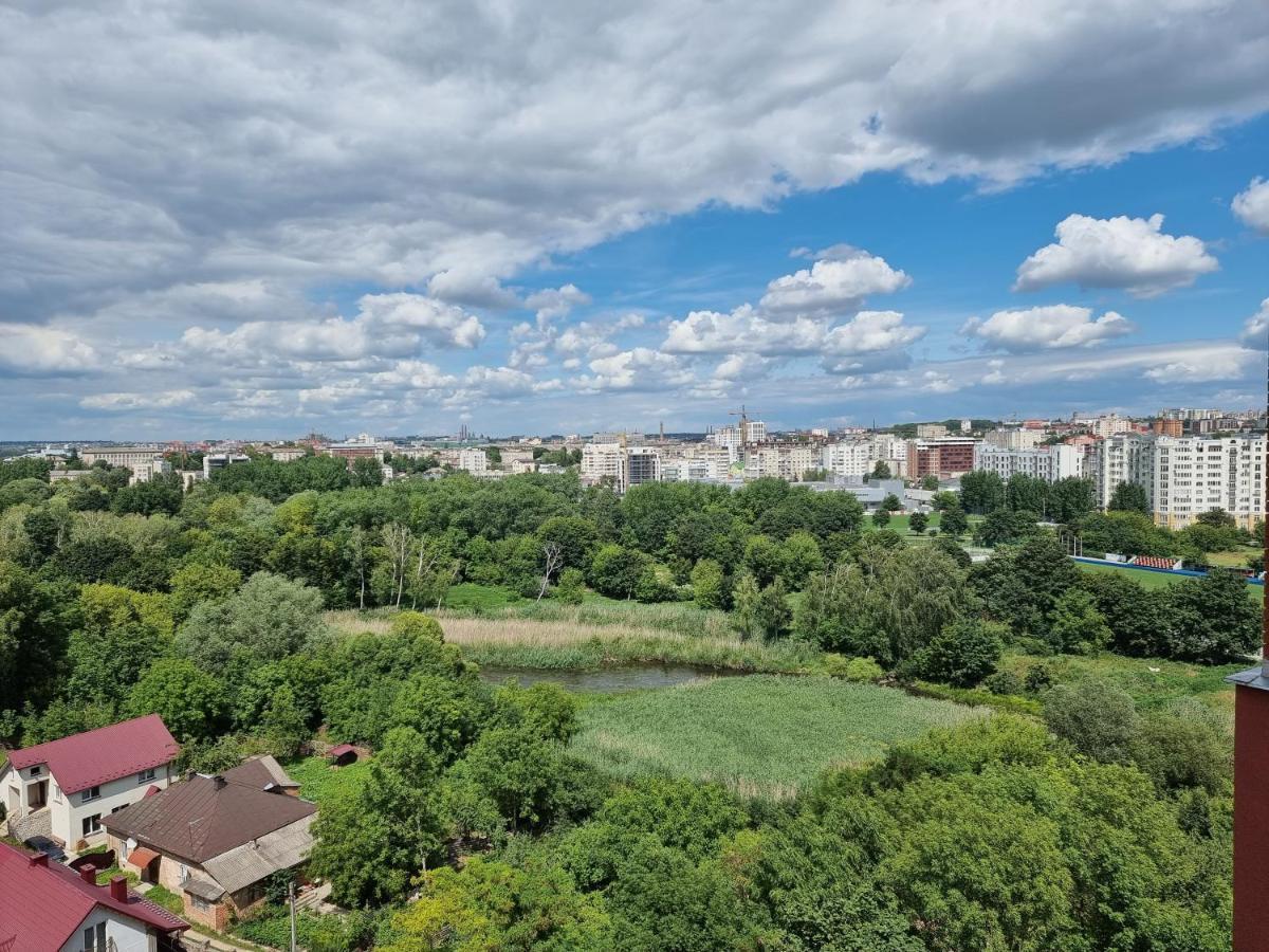 Світло Цілодобово Просторі Апартаменти Біля Гідропарку Топільче Ternopil Eksteriør billede