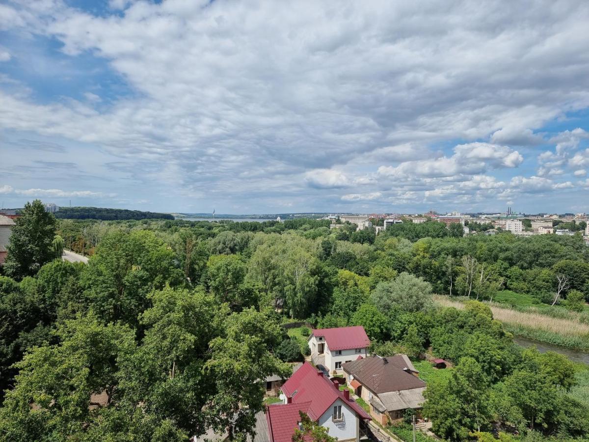 Світло Цілодобово Просторі Апартаменти Біля Гідропарку Топільче Ternopil Eksteriør billede